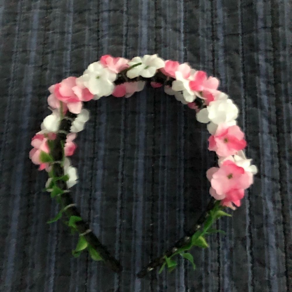 Flowers crown for maternity photo shoot